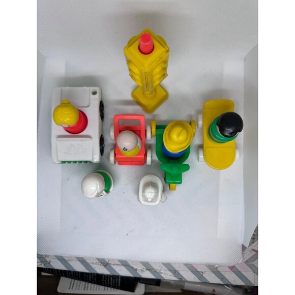 Vintage Fisher-Price Little People Playset Vehicles & Accessories Traffic Imagin - Picture 2 of 13